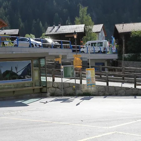 Glacier Views & Trails