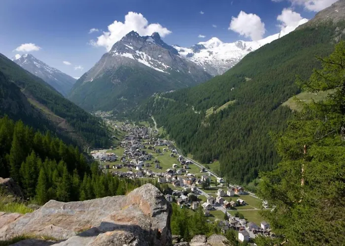 Glacier Views & Trails Apartman *