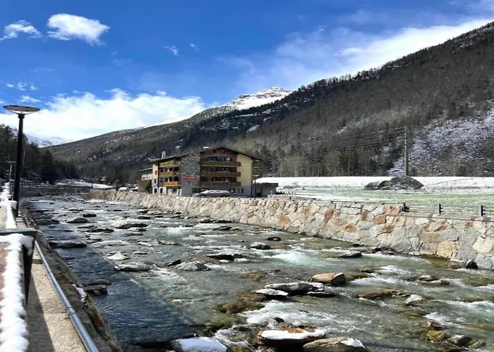 Glacier Views & Trails